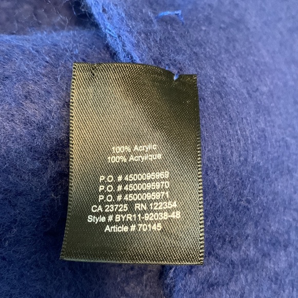 Aritzia Main Character scarf. Acrylic. Royal blue. - Picture 5 of 7